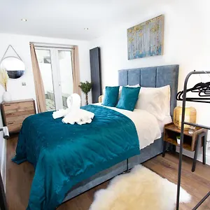 Luxury Pad Centrally Located Near Station Apartment Brighton