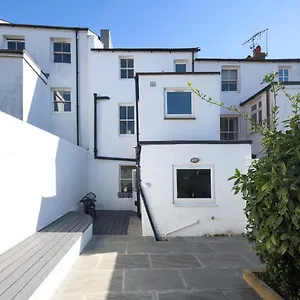 Vibrant Spring Street With Garden Holiday home Brighton